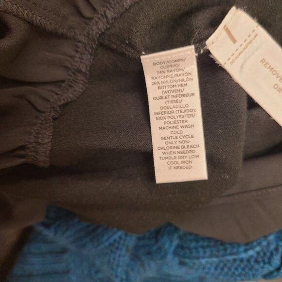 Black Ruffle bottom LOFT top Sz S - Picture 4 of 4